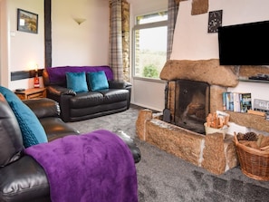 TV, fireplace - 2 Bed in Looe (oc-90175) (Trenewan)