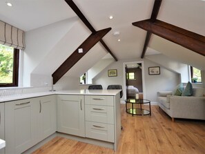 A modern loft-style apartment with a kitchen, dining area, and living space. - 1 Bed in Barnstaple (oc-89767) (Parracombe)