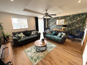 TV - 4 Bed in Whitby (oc-89533) (Whitby)
