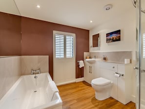 Towels - 3 Bed in Bamburgh (oc-90062) (Bamburgh)