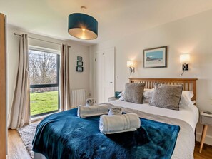 Travel cot, free WiFi, bed sheets - 3 Bed in Bamburgh (oc-90062) (Bamburgh)