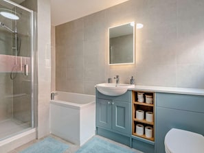 Bathroom - 2 Bed in Swanage (oc-90116) (Swanage)