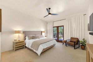 3 Schlafzimmer, Schreibtisch, Bügeleisen/Bügelbrett, Reisekinderbett
