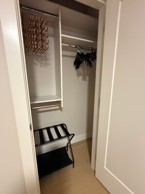 Interior - Clean and comfortable stay at a quiet neighbourhood (Surrey)
