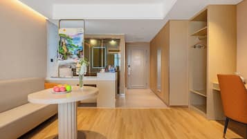Luxury Double Room, City View | Interior