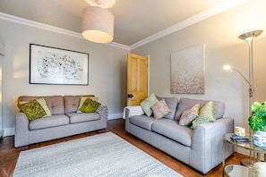 TV, fireplace - 3 Bed in Keswick (oc-89526) (Keswick)