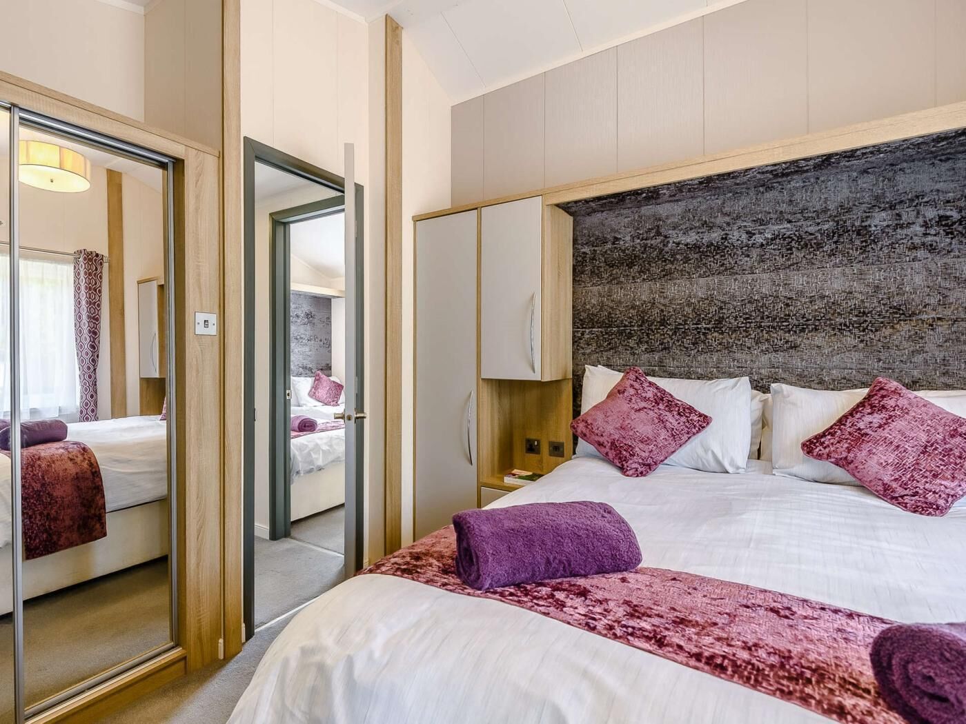 2 bedrooms, travel cot, free WiFi, bed sheets
