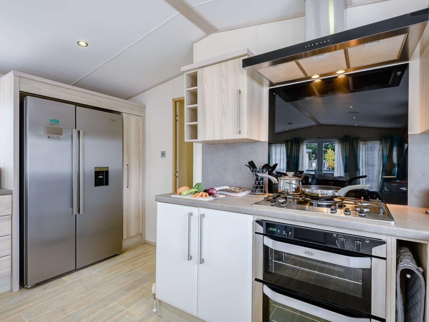Oven, dishwasher, cookware/dishes/utensils