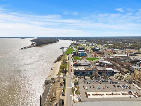 Aerial view - Charming 1-bedroom apartment in the heart of historic downtown Paducah Kentucky (Paducah)