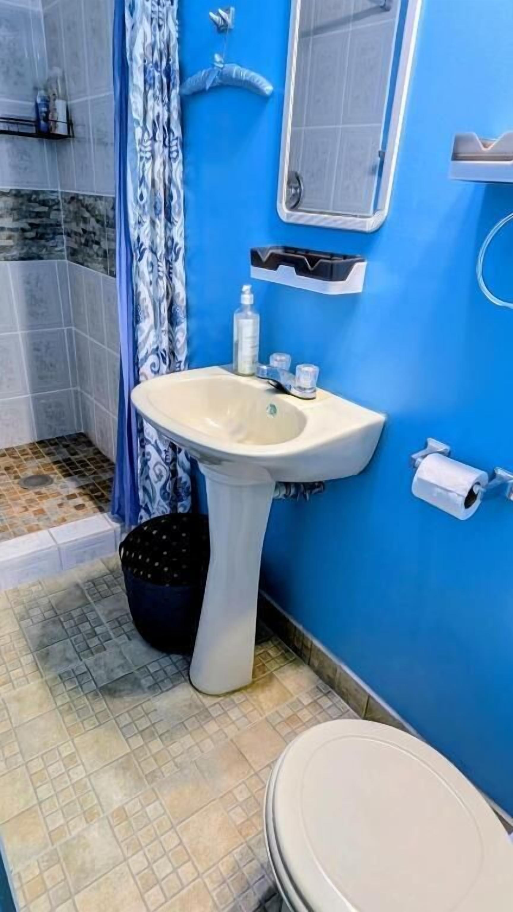 Basic Double Room, Balcony, Garden View | Bathroom