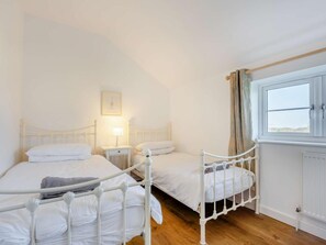 3 bedrooms, travel cot, free WiFi, bed sheets - 3 Bed in Newport (oc-90245) (Newport)