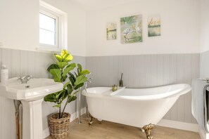 Towels - 2 Bed in Newport (oc-90247) (Newport)