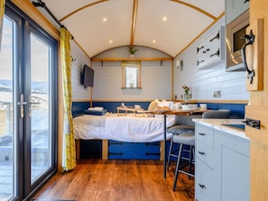 Travel cot, free WiFi, bed sheets - 1 Bed in Rhayader (oc-90278) (Saint Harmon)