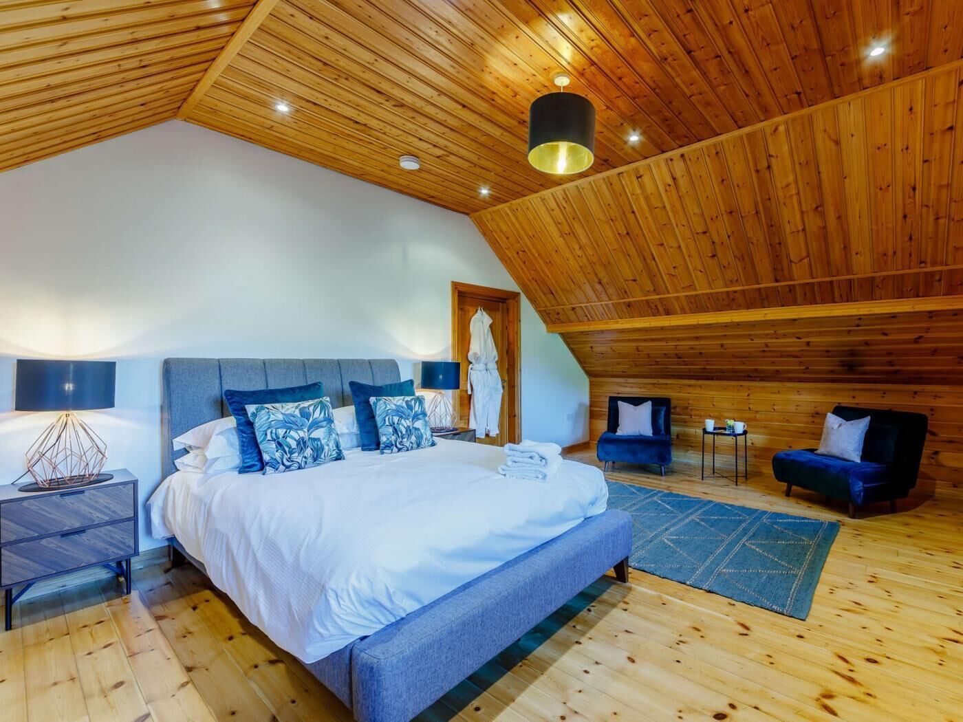 3 bedrooms, travel cot, free WiFi, bed sheets