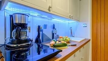 Microwave, oven, cookware/dishes/utensils