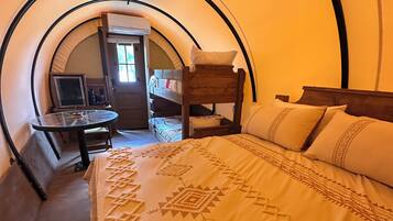 1 bedroom, bed sheets