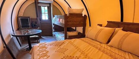 1 bedroom, bed sheets