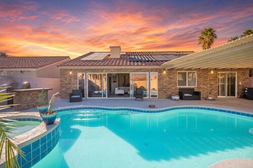 LV2 | Dreamy Vegas Oasis | Resort Pool & Spa