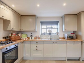 Microwave, oven, dishwasher, high chair - 2 Bed in Ormskirk (oc-90263) (Barton)