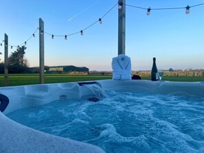 Outdoor spa tub - 2 Bed in Ormskirk (oc-90263) (Barton)