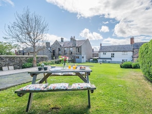 Outdoor dining - 3 Bed in Belford (oc-90351) (Belford)