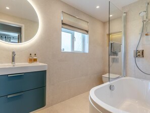 Towels - 3 Bed in Belford (oc-90351) (Belford)