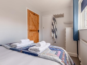 Iron/ironing board, travel cot, free WiFi, bed sheets - 3 Bed in Belford (oc-90351) (Belford)