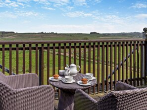 Outdoor dining - 1 Bed in Penrith (oc-90300) (Hutton)