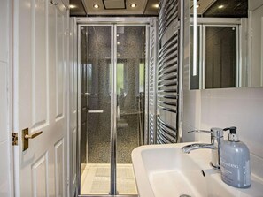Bathroom - 6 Bed in Keswick (oc-90333) (Keswick)