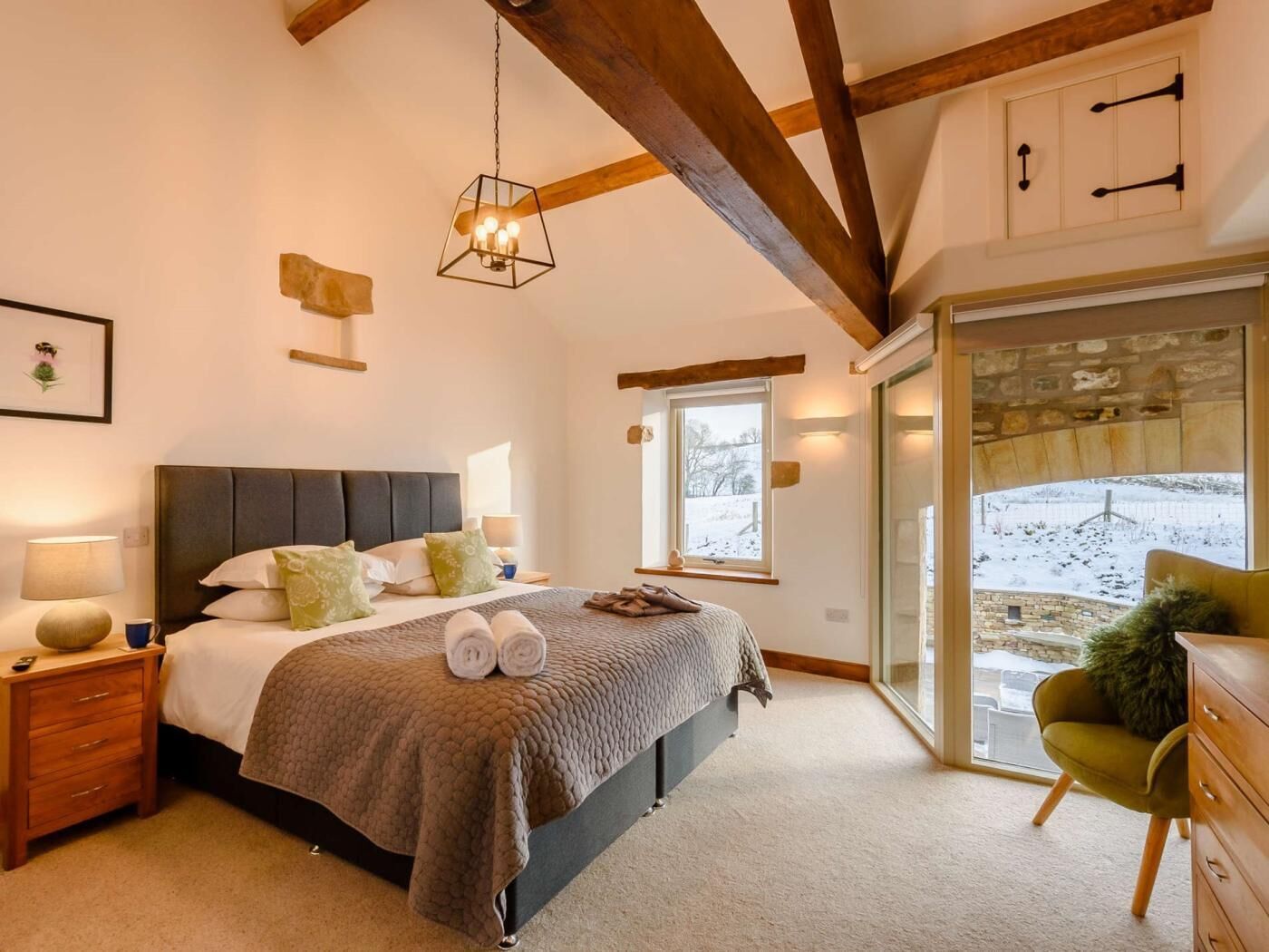 5 bedrooms, travel crib, WiFi (free), bed sheets