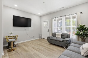 Living area - Luxury Indy Duplex I Large Group I Near Downtown (Indianapolis)