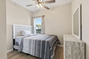 Room - Luxury Indy Duplex I Large Group I Near Downtown (Indianapolis)