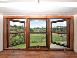 A room with three wooden-framed windows overlooking a green landscape. - 4 Bed in Builth Wells (oc-90375) (Builth Wells)