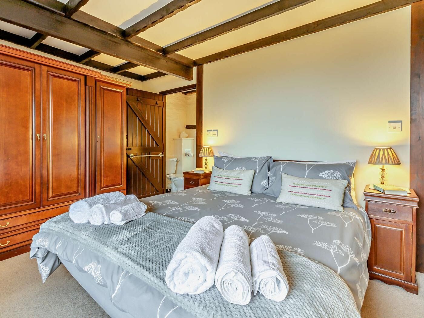 2 habitaciones, cuna de viaje, wifi gratis y ropa de cama 