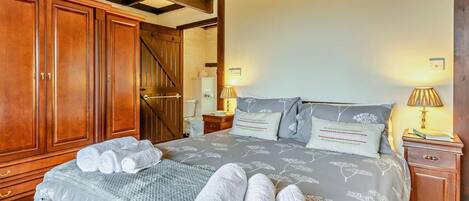 2 habitaciones, cuna de viaje, wifi gratis y ropa de cama