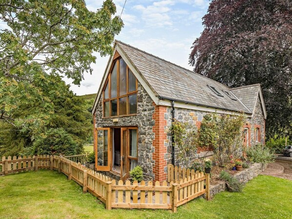 Exterior - 2 Bed in Ruthin (oc-90654) (Cyffylliog)