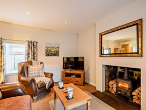 A cozy living room with a fireplace, a television, and a comfortable seating area. - 2 Bed in Bonnybridge (oc-90602) (Bonnybridge)