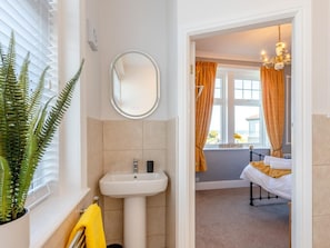 Towels - 3 Bed in Seahouses (oc-90727) (Seahouses)