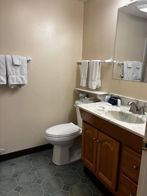Unclassified image, 3 of 9, button - Cozy 1-bedroom hotel room, Hamilton - #308 Seneca (Hamilton)