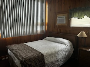 Unclassified image, 2 of 9, button - Cozy 1-bedroom hotel room, Hamilton - #308 Seneca (Hamilton)