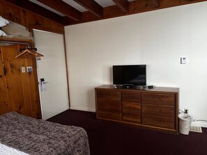 Unclassified image, 4 of 9, button - Cozy 1-bedroom hotel room, Hamilton - #308 Seneca (Hamilton)