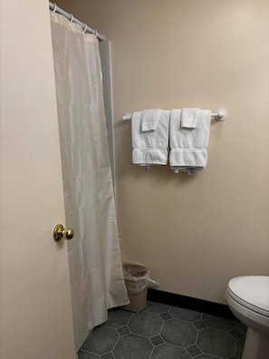 Unclassified image, 5 of 9, button - Cozy 1-bedroom hotel room, Hamilton - #308 Seneca (Hamilton)
