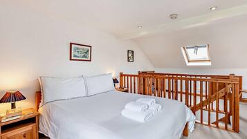 3 bedrooms, travel cot, free WiFi, bed sheets