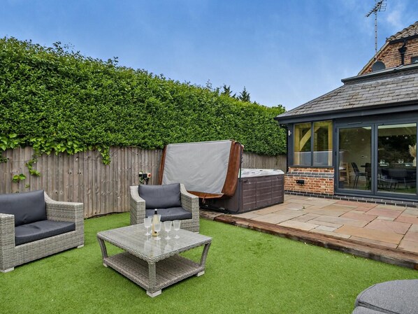 Terrace/patio - 6 Bed in King's Lynn (oc-90964) (Clenchwarton)