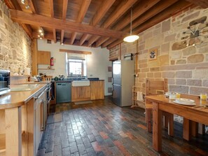 Microwave, oven, dishwasher, high chair - 3 Bed in Leek (oc-91120) (Blackshaw Moor)