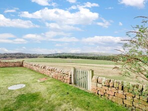 Property grounds - 3 Bed in Leek (oc-91120) (Blackshaw Moor)