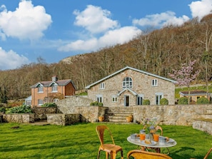Outdoor dining - 6 Bed in Abergele (oc-91054) (Llanddulas)