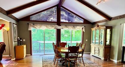 Ridgeview Retreat- Perfect for large groups!