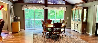 Ridgeview Retreat- Perfect for large groups!