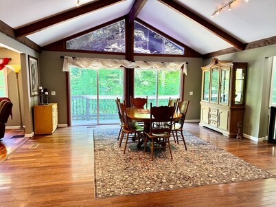 Ridgeview Retreat- Perfect for large groups!